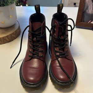 Dr. Martens Air wair size 6 Maroon